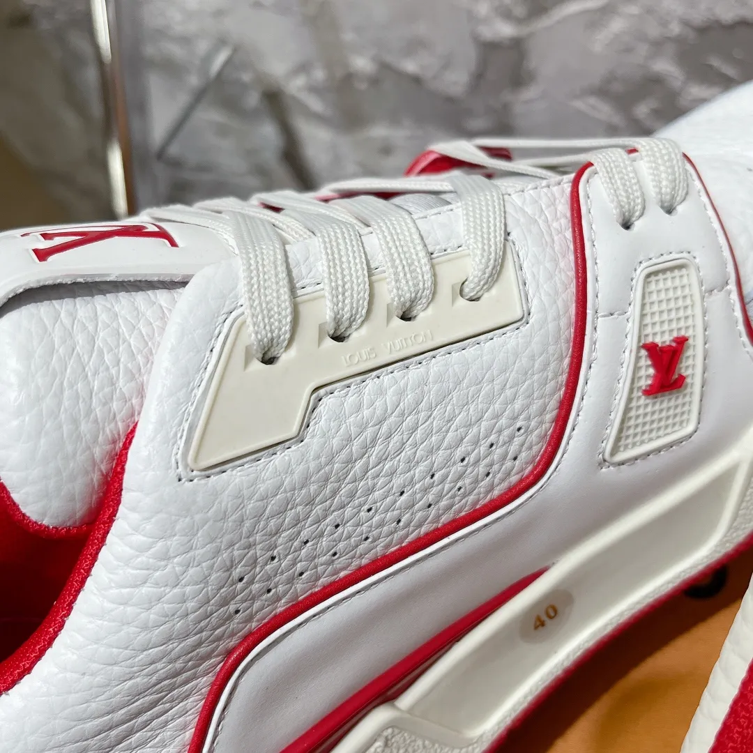 P840👟👟 Couple code #𝐋𝐨𝐮𝐢𝐬𝐕𝐮𝐢𝐭𝐭𝐨𝐧 Ceiling purchase level! 𝐋𝐕 trainer "Limited series of casual sports basketball shoes for couples. Super fun, super childlike, crazy exciting💗Please distinguish from the currency in the market🙅🏻‍♀️ Ceiling level purchasing agency Full set of exquisite airplane box packaging Please look for our quality‼️ Please pay attention to distinguish the currency materials in the market! Original custom-made embossed grained calfskin for the upper (non-market superfiber leather) Everyone needs to distinguish) symmetrical old pattern washed denim, custom-made breathable mesh lining, TPU suction mold outsole. The material details and workmanship are top-notch! Comes with exclusive exquisite gift box packaging 🎁 SIZE: 35-44 (Male 38&45 46 customized)